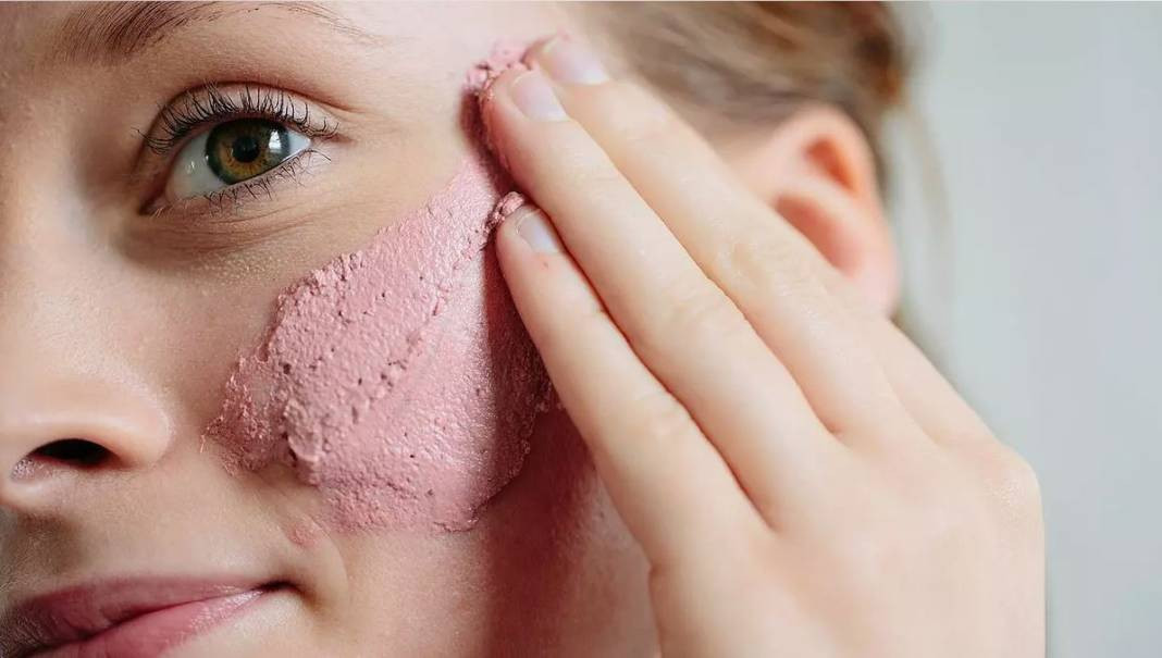 Ağda, ip ve cımbızı unutun! Bir kaşıkla tüyleri yok edin - Resim: 2